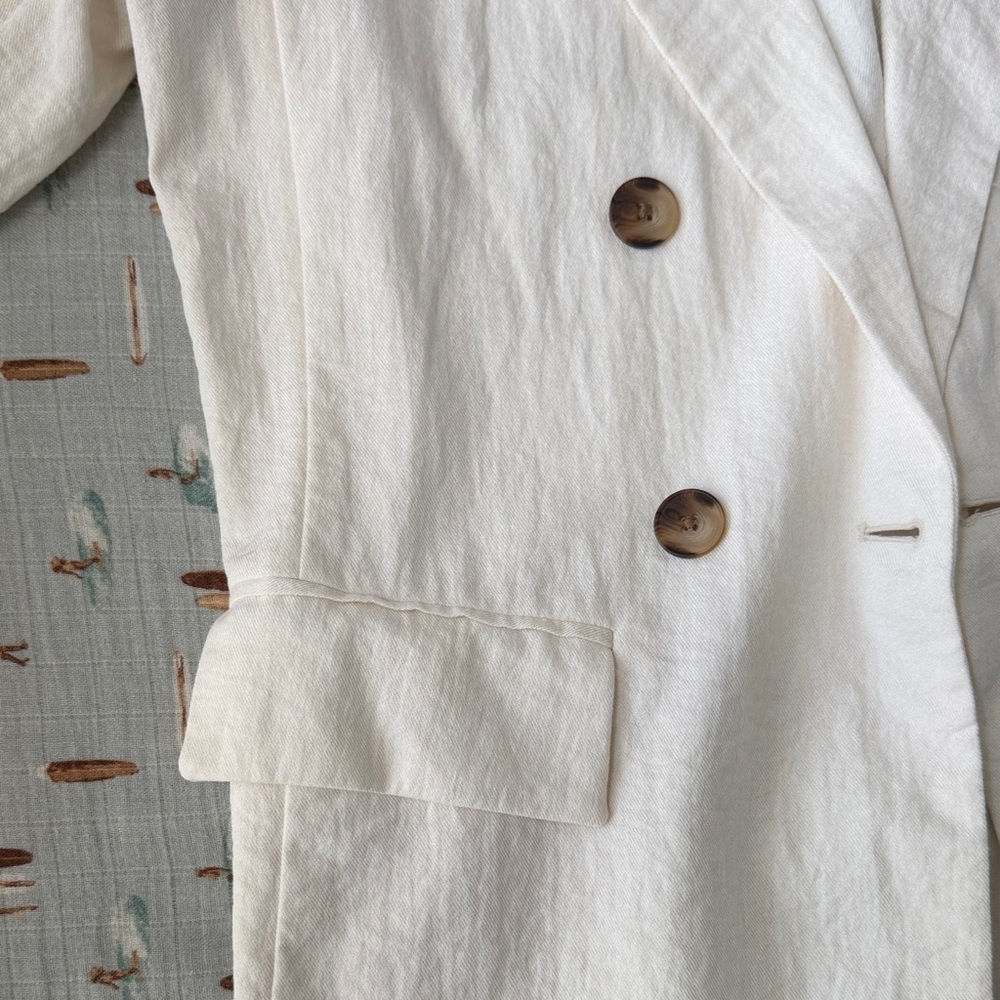Women’s Double-Breasted Cream Lightweight Blazer - Picture 4 of 12